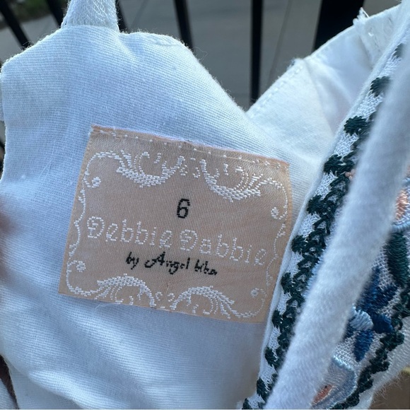 Whimsical White Embroidered Romper | Size 6 - Fits like a US Women’s Small - Picture 6 of 14